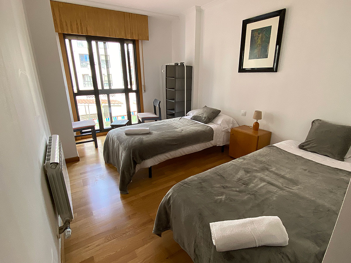 habitación principal apartamento de las letronas asturias